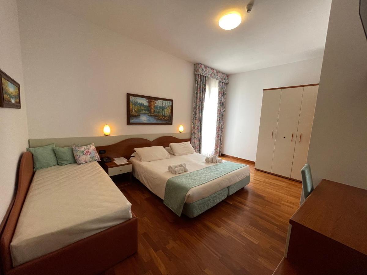 Hotel Meridiana Σιρμιόνε Εξωτερικό φωτογραφία