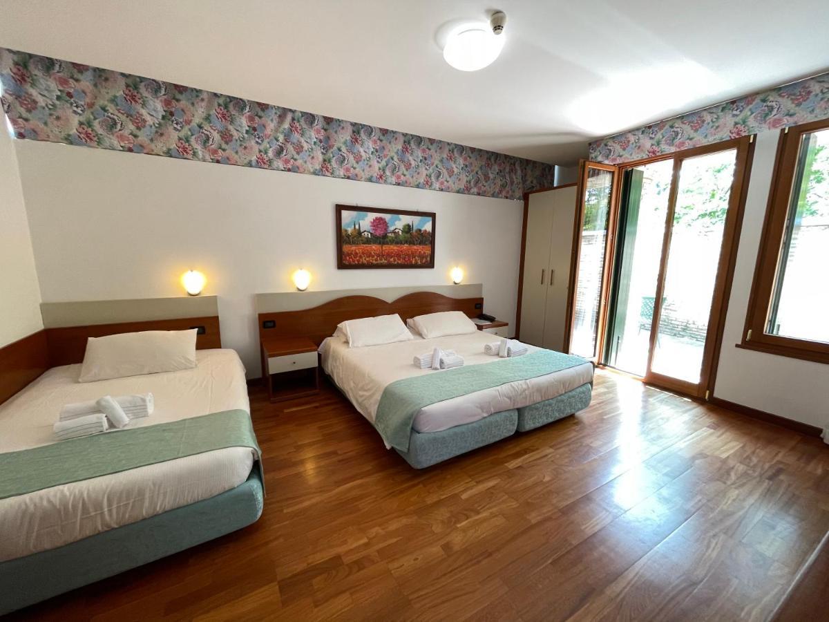 Hotel Meridiana Σιρμιόνε Εξωτερικό φωτογραφία