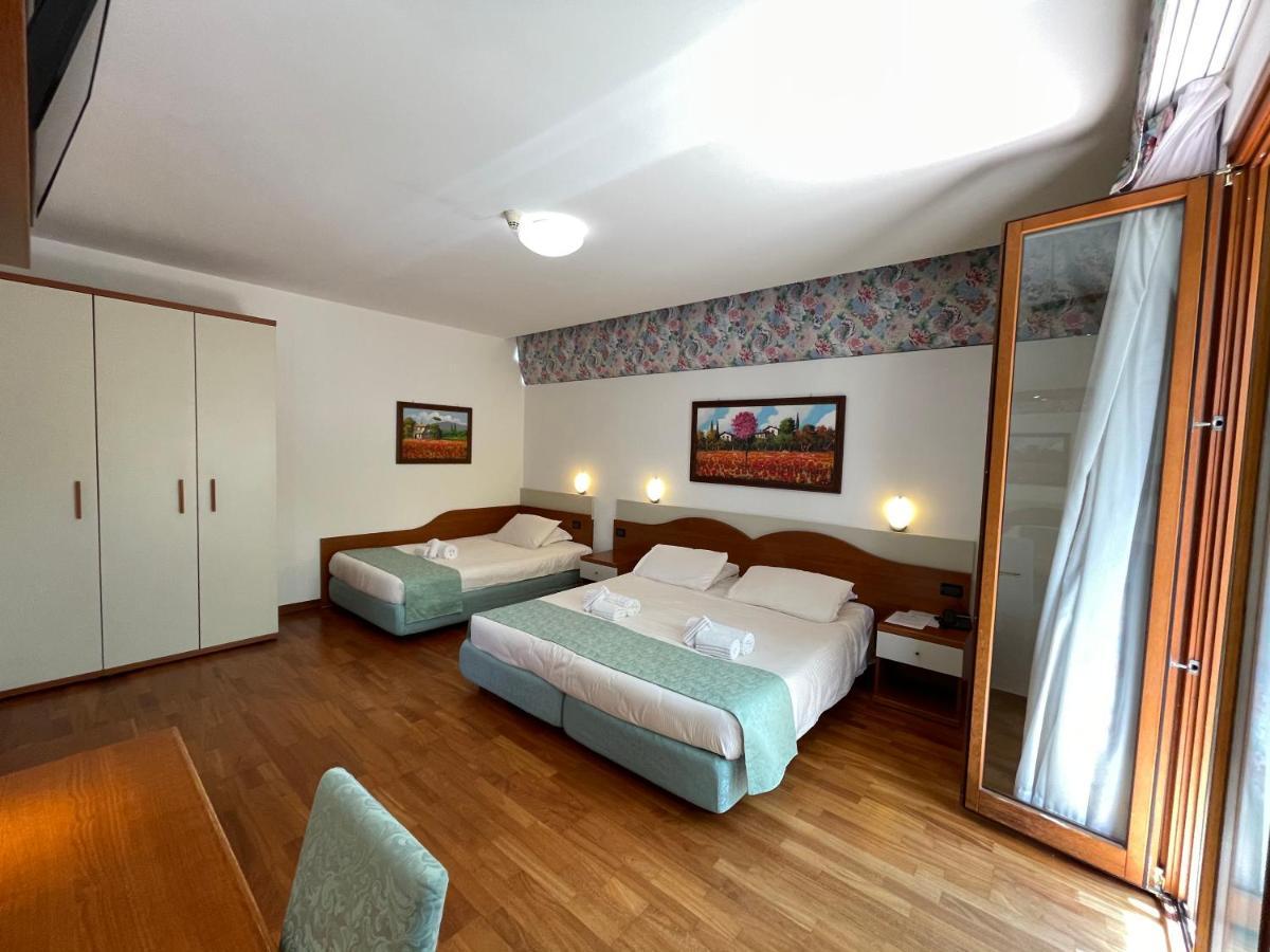 Hotel Meridiana Σιρμιόνε Εξωτερικό φωτογραφία