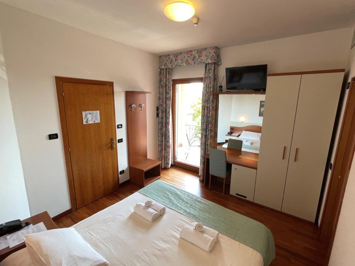 Hotel Meridiana Σιρμιόνε Εξωτερικό φωτογραφία