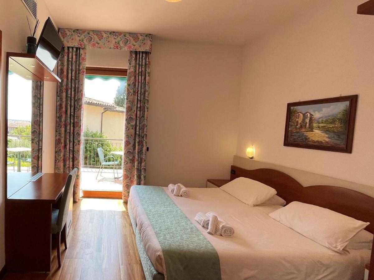 Hotel Meridiana Σιρμιόνε Εξωτερικό φωτογραφία