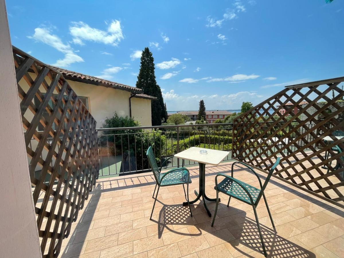 Hotel Meridiana Σιρμιόνε Εξωτερικό φωτογραφία