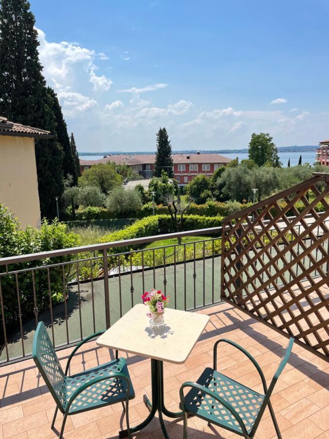 Hotel Meridiana Σιρμιόνε Εξωτερικό φωτογραφία