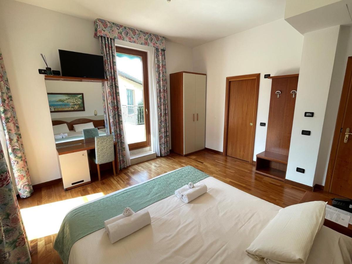 Hotel Meridiana Σιρμιόνε Εξωτερικό φωτογραφία