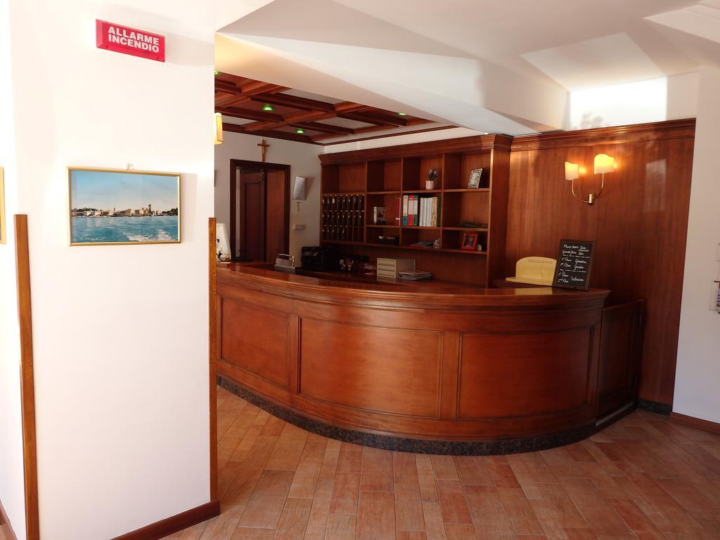Hotel Meridiana Σιρμιόνε Εξωτερικό φωτογραφία