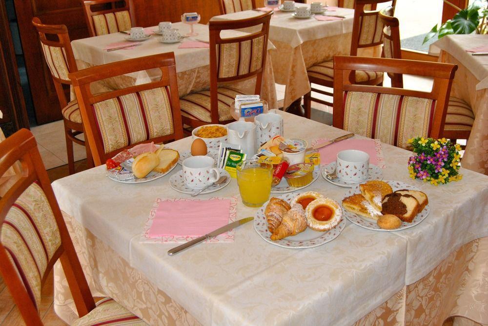 Hotel Meridiana Σιρμιόνε Εξωτερικό φωτογραφία