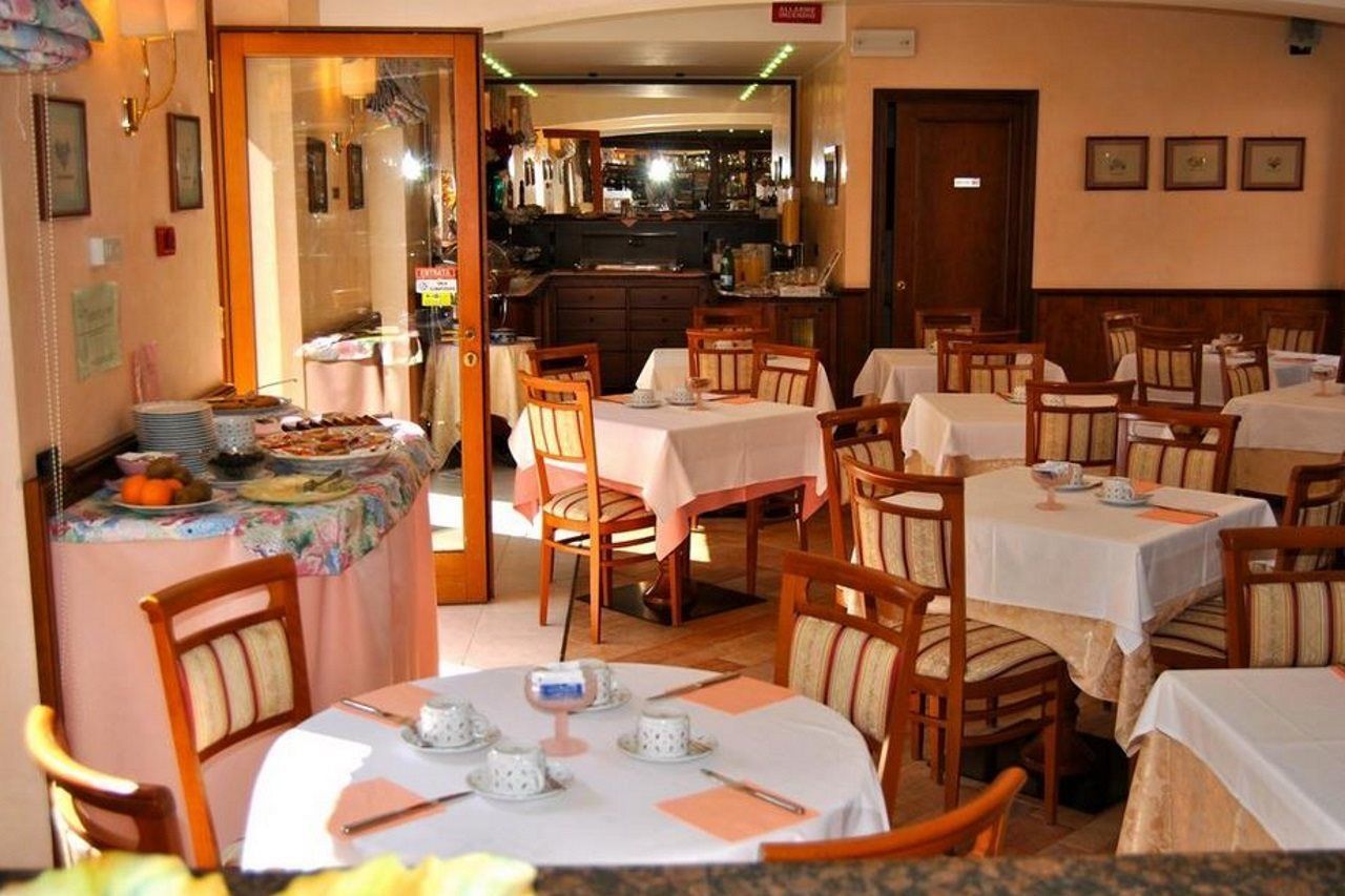 Hotel Meridiana Σιρμιόνε Εξωτερικό φωτογραφία