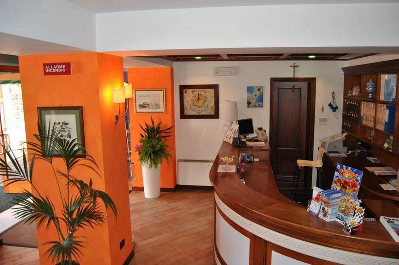 Hotel Meridiana Σιρμιόνε Εξωτερικό φωτογραφία