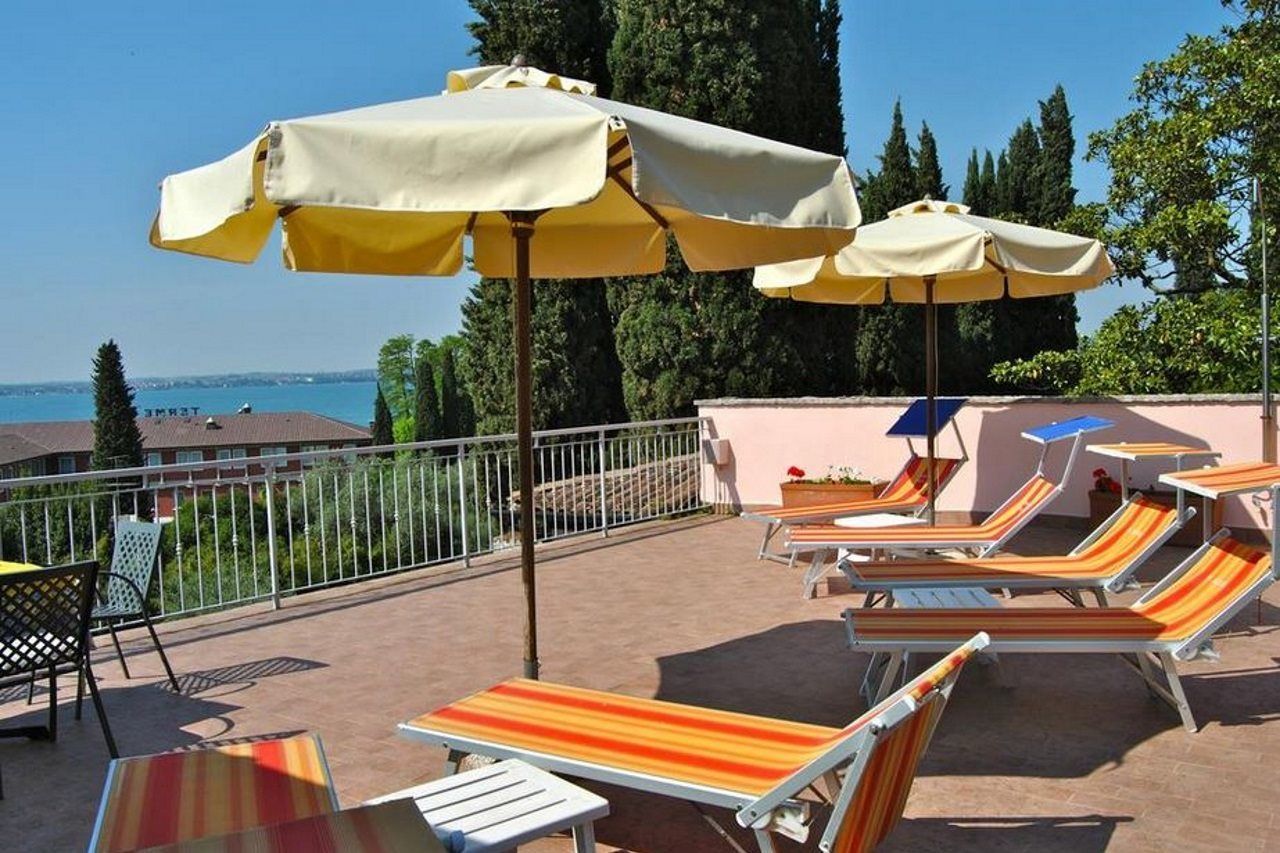 Hotel Meridiana Σιρμιόνε Εξωτερικό φωτογραφία